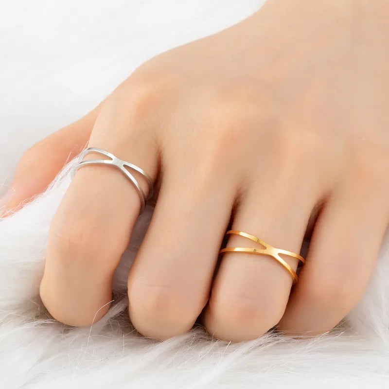 Stylish Round Stainless Steel Adjustable Loop Ring - Golden