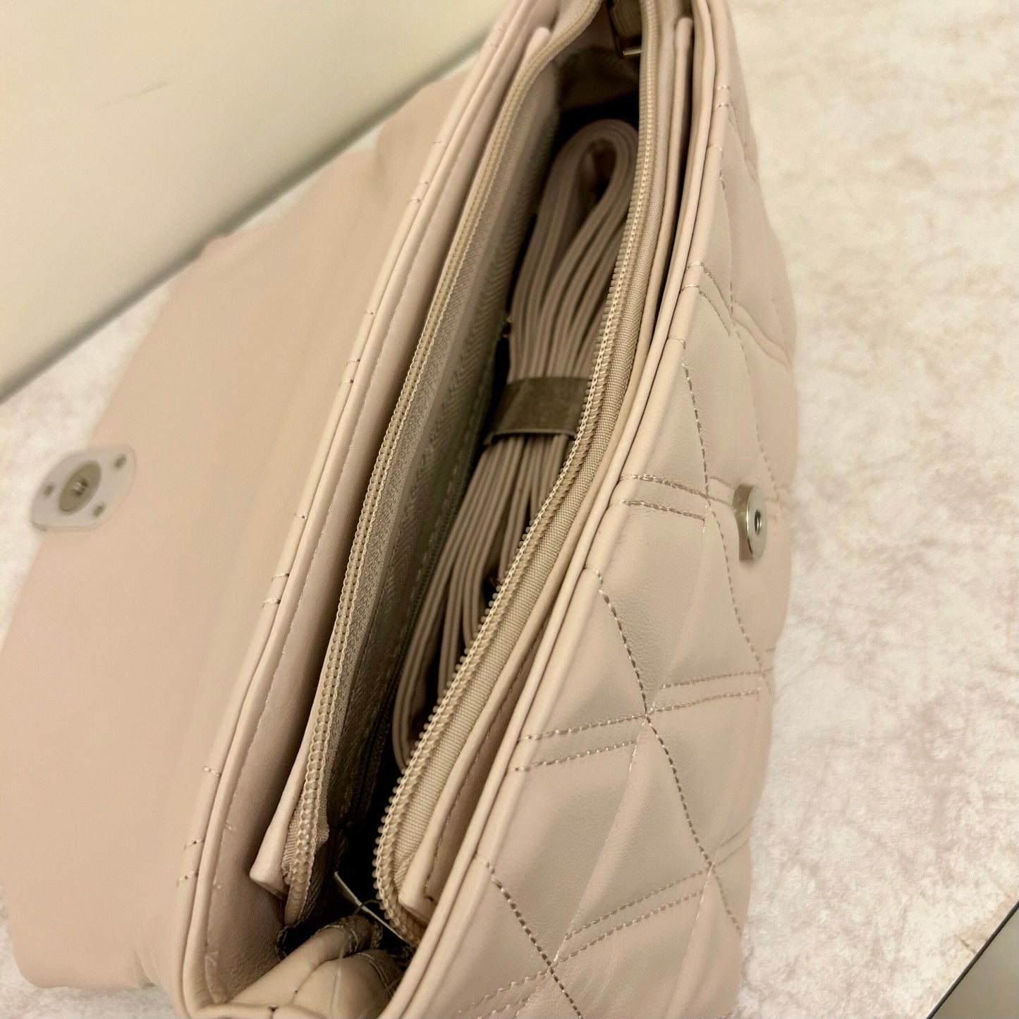 Creamy Quilted Elegance Crossbody Bag - Cream